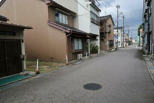 前面道路幅員（6m）西側→東側