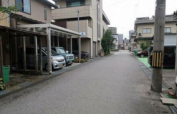 前面道路幅員（6m）東側→西側