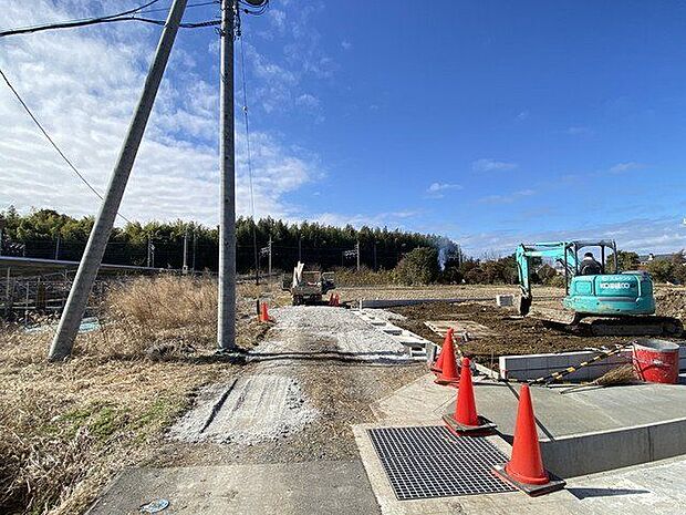 前面道路　南側公道