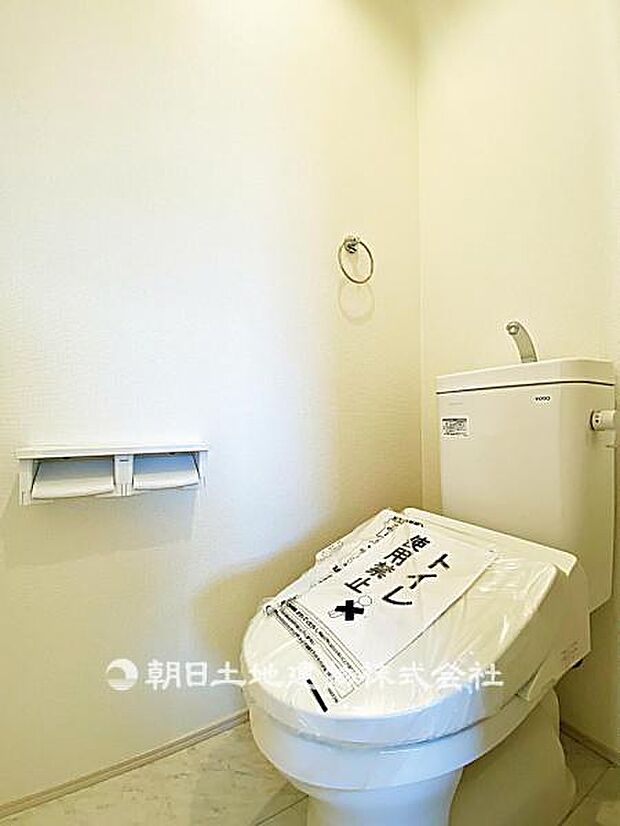 トイレには快適な温水洗浄便座付。いつも使うトイレだからこそ、こだわりたいポイントですね。