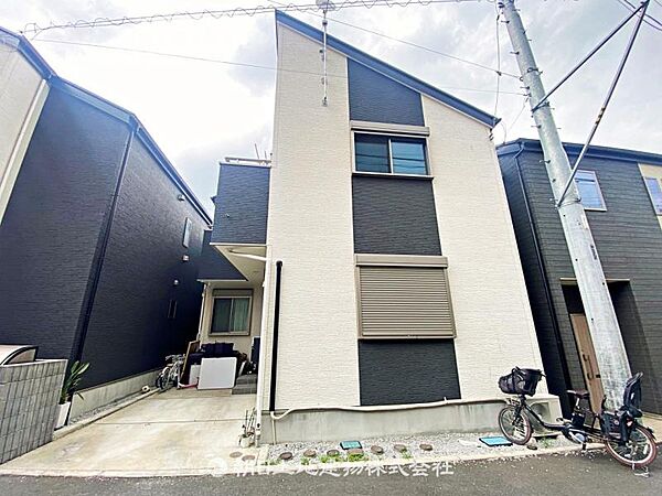 2020年1月築の築浅戸建で、室内大変綺麗にお使いです。
