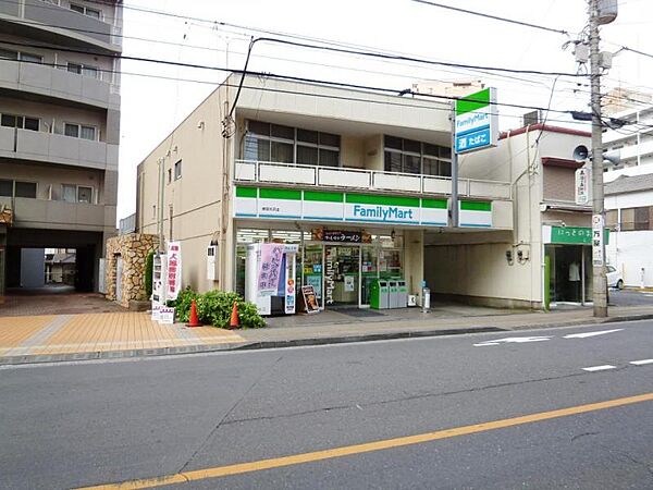 ファミリーマート　妻屋所沢店 378m