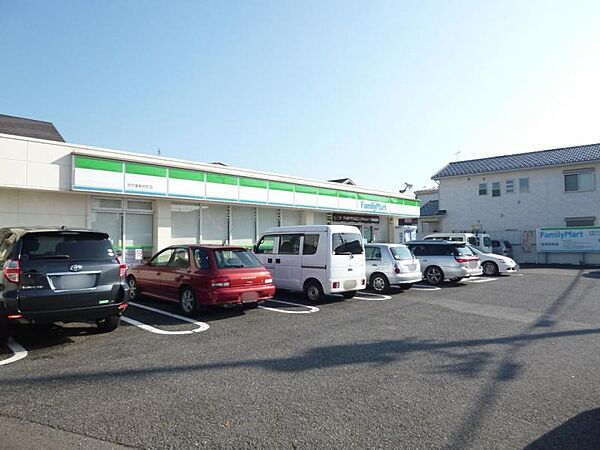 ファミリーマート　東新井店まで徒歩5分346ｍ！急な買い足しにもすぐ対応でき、忙しい日常をしっかりサポートしてくれます。