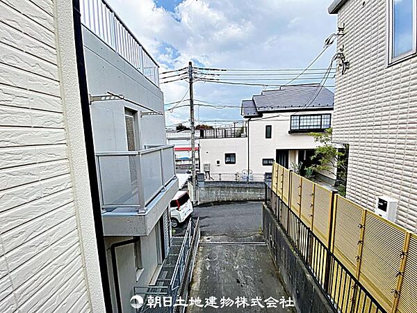 【眺望】眺望が見込めない分、人目を気にせず安心して生活できます。落ち着いた快適な住空間です。