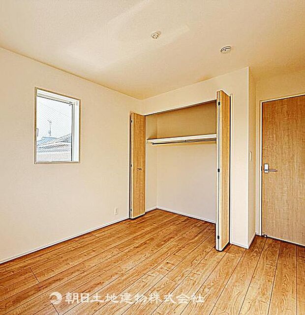 たっぷり収納できるスペースです。衣類や小物を整理しやすく、居室を広く使える快適な設計となっています。