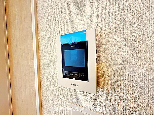 便利なTVモニター付きインターホンです。来客を画面で確認でき、安心して応対できる、防犯性の高い設備です。