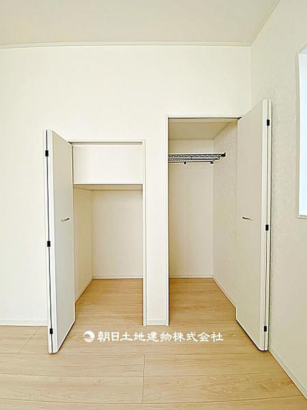 【収納】たっぷり収納できるスペースです。衣類や小物を整理しやすく、居室を広く使える快適な設計となっています。