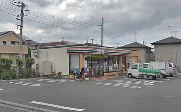 セブンイレブン入間市東町3丁目店まで徒歩4分287ｍ！急な買い足しにもすぐ対応でき、忙しい日常をしっかりサポートしてくれます。