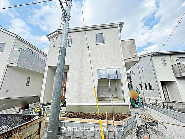 現在建築中の現場で工事進行中です。現地写真（2026年3月27日撮影）をご覧ください。