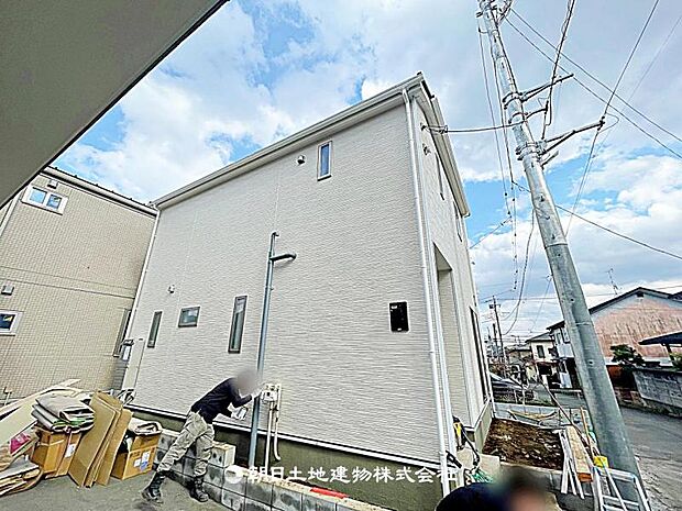 現在建築中の現場で工事進行中です。現地写真（2026年3月27日撮影）をご覧ください。