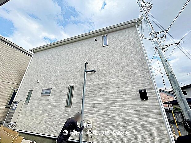 現在建築中の現場で工事進行中です。現地写真（2026年3月27日撮影）をご覧ください。