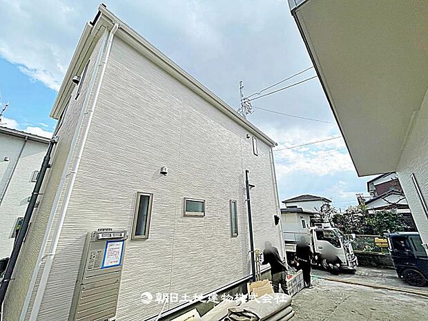 現在建築中の現場で工事進行中です。現地写真（2026年3月27日撮影）をご覧ください。