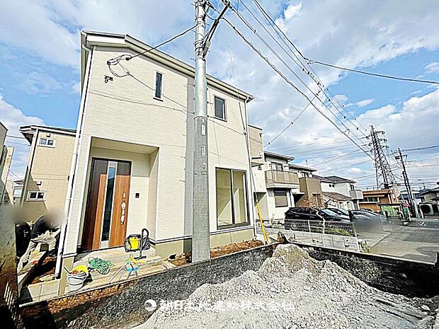 現在建築中の現場で工事進行中です。現地写真（2026年3月27日撮影）をご覧ください。