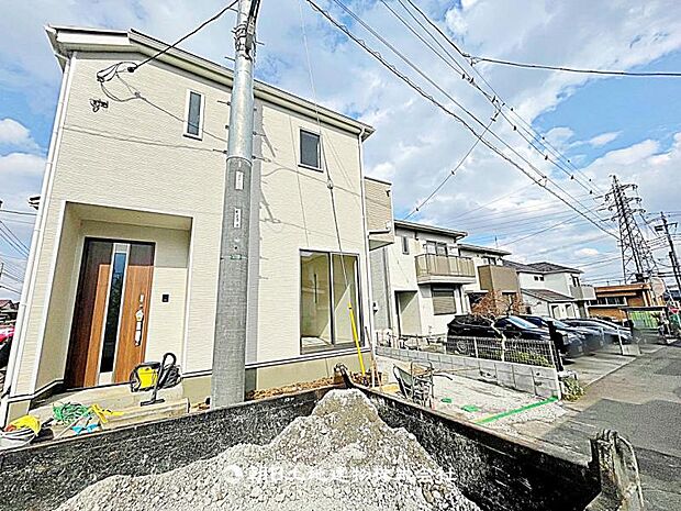 現在建築中の現場で工事進行中です。現地写真（2026年3月27日撮影）をご覧ください。