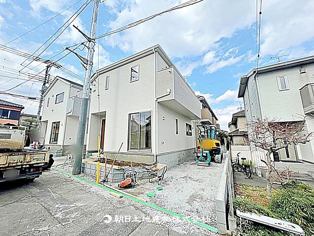 現在建築中の現場で工事進行中です。現地写真（2026年3月27日撮影）をご覧ください。