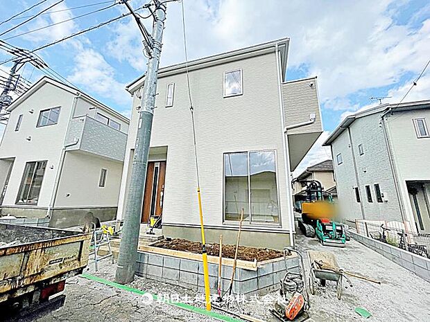 現在建築中の現場で工事進行中です。現地写真（2026年3月27日撮影）をご覧ください。