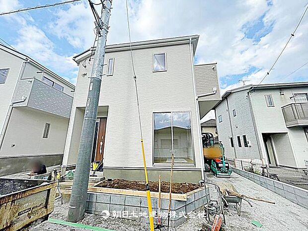 現在建築中の現場で工事進行中です。現地写真（2026年3月27日撮影）をご覧ください。