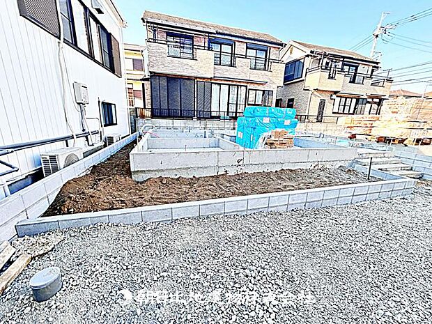 現在建築中の現場で工事進行中です。現地写真(2026年2月13日撮影)をご覧ください。