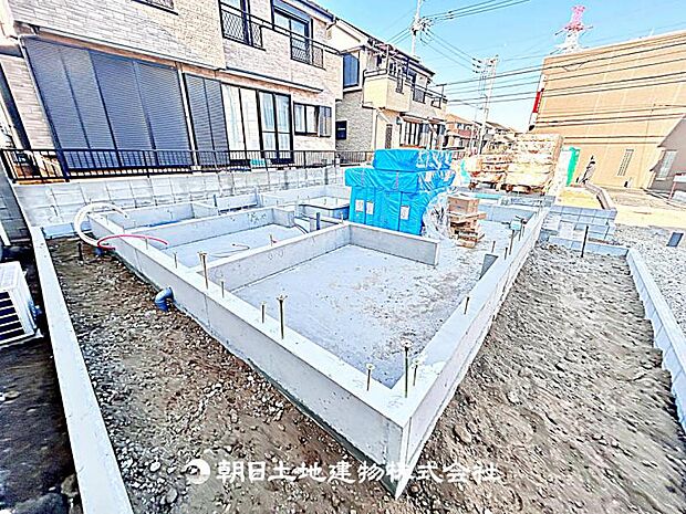 現在建築中の現場で工事進行中です。現地写真(2026年2月13日撮影)をご覧ください。