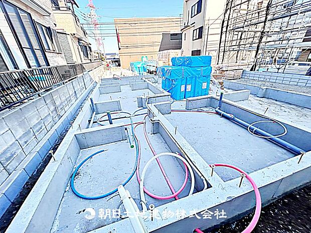 現在建築中の現場で工事進行中です。現地写真(2026年2月13日撮影)をご覧ください。