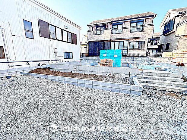 現在建築中の現場で工事進行中です。現地写真(2026年2月13日撮影)をご覧ください。