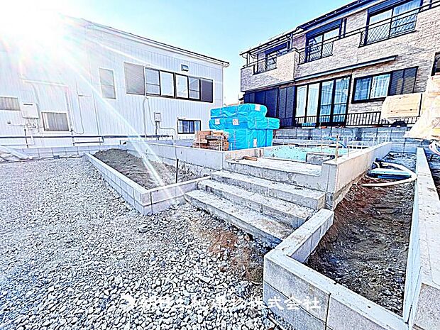 現在建築中の現場で工事進行中です。現地写真(2026年2月13日撮影)をご覧ください。