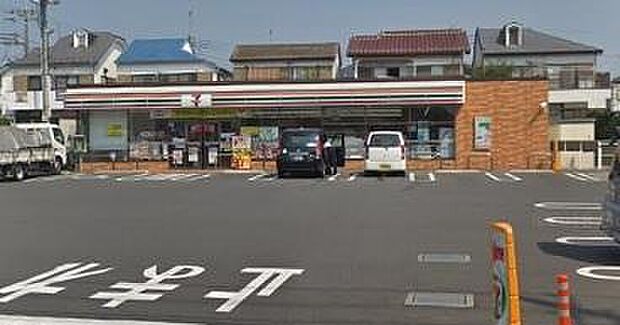 セブンイレブン 狭山中央2丁目店まで徒歩1分　76ｍ！近くて便利。ちょっとした買い物もスムーズに行える住環境です。