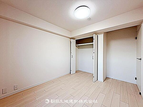たっぷり収納できるスペースです。衣類や小物を整理しやすく、居室を広く使える快適な設計となっています。