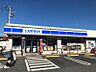 周辺：ローソン 所沢下安松店まで徒歩9分695ｍ！急な買い足しにもすぐ対応でき、忙しい日常をしっかりサポートしてくれます。