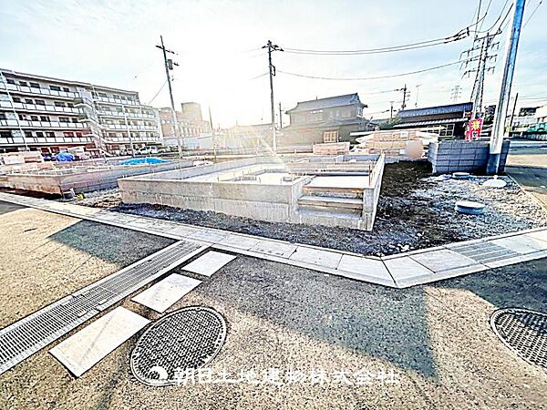 現在建築中の現場で工事進行中です。現地写真（2026年6月6日撮影）をご覧ください。