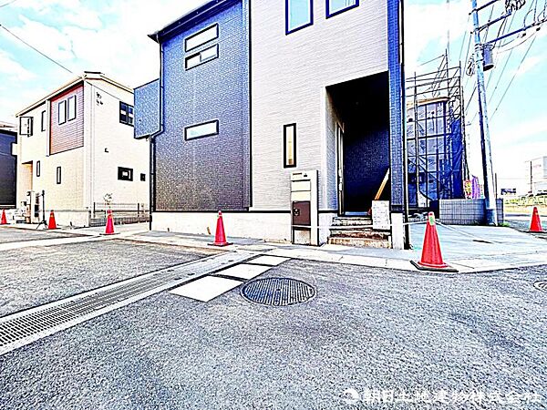 現在建築中の現場で工事進行中です。現地写真（2026年3月14日撮影）をご覧ください。