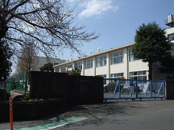 入間市立藤沢中学校まで徒歩16分1259ｍ！駅から程よく離れ、静かで落ち着いた環境。毎日の通学も安心です。　