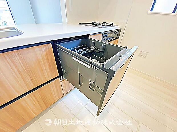 食洗器が備わったキッチンです。家事の効率が上がり、時間を有効に使えるため、快適で便利な生活をサポートします。