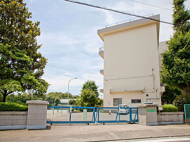 所沢市立若狭小学校まで徒歩13分992ｍ！通学しやすく、落ち着いた環境。子どもも安心して通える立地です。