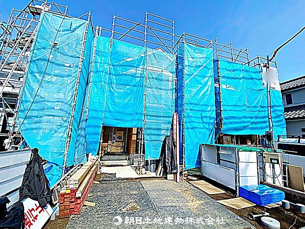 現在建築中の現場で工事進行中です。現地写真（2026年4月2日）をご覧ください。