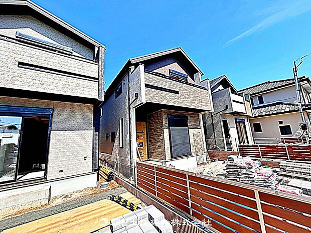 現在建築中の現場で工事進行中です。現地写真(2026年5月11日)をご覧ください。