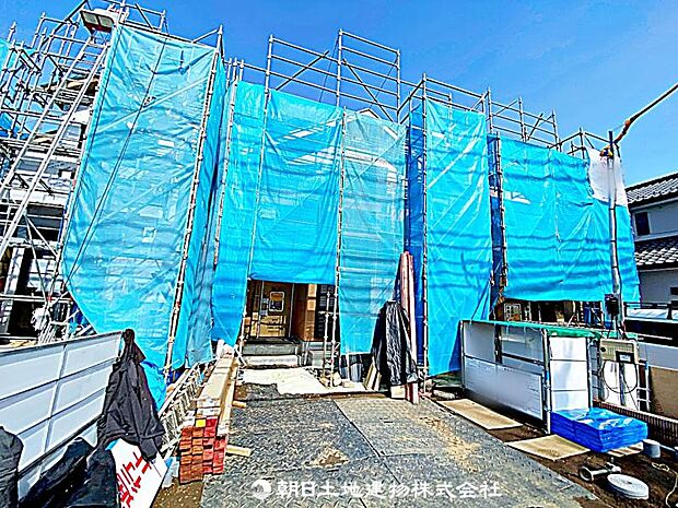 現在建築中の現場で工事進行中です。現地写真（2026年4月2日）をご覧ください。