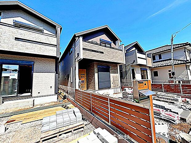 現在建築中の現場で工事進行中です。現地写真(2026年5月11日)をご覧ください。