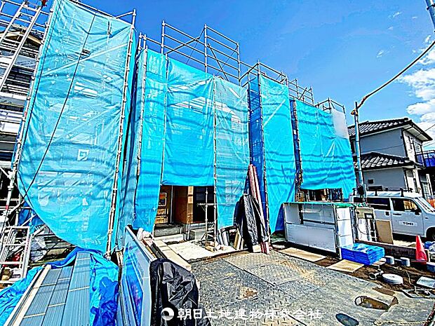 現在建築中の現場で工事進行中です。現地写真（2026年4月2日）をご覧ください。