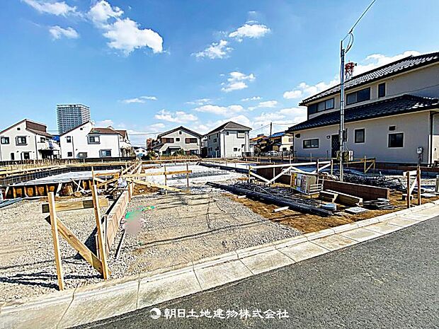 現在建築中の現場で工事進行中です。現地写真(2026年2月22日)をご覧ください。