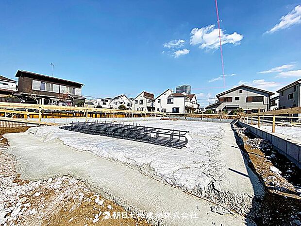 現在建築中の現場で工事進行中です。現地写真（2026年2月22日）をご覧ください。