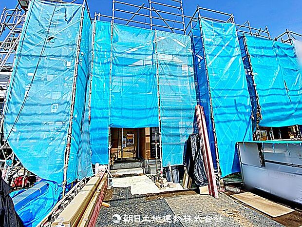 現在建築中の現場で工事進行中です。現地写真（2026年4月2日）をご覧ください。