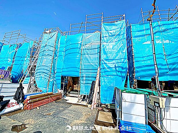 現在建築中の現場で工事進行中です。現地写真（2026年4月2日）をご覧ください。