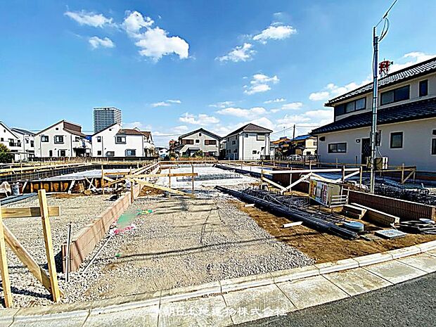 現在建築中の現場で工事進行中です。現地写真(2026年2月22日)をご覧ください。