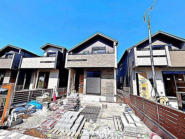 現在建築中の現場で工事進行中です。現地写真(2026年5月11日)をご覧ください。