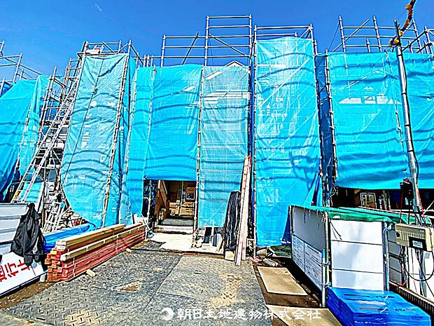 現在建築中の現場で工事進行中です。現地写真（2026年4月2日）をご覧ください。