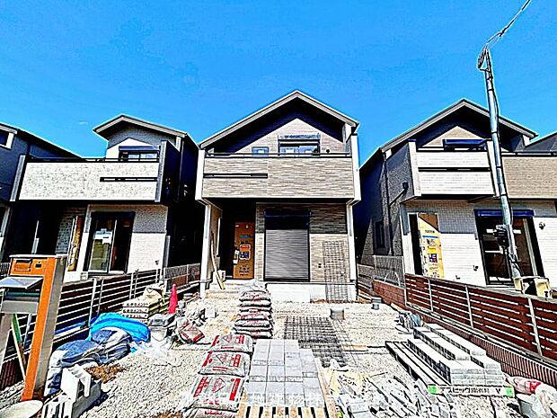現在建築中の現場で工事進行中です。現地写真(2026年5月11日)をご覧ください。