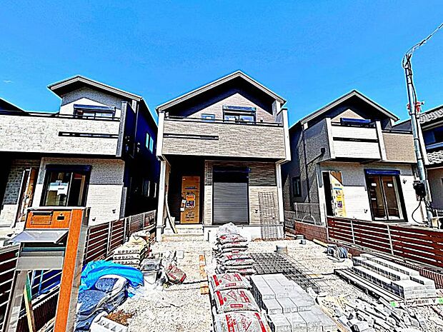 現在建築中の現場で工事進行中です。現地写真(2026年5月11日)をご覧ください。