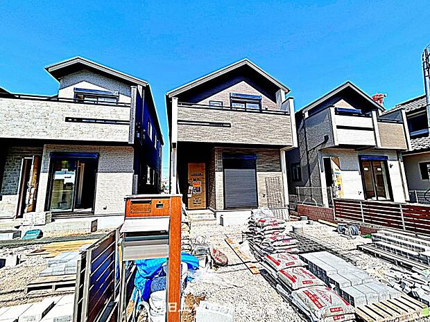 現在建築中の現場で工事進行中です。現地写真(2026年5月11日)をご覧ください。