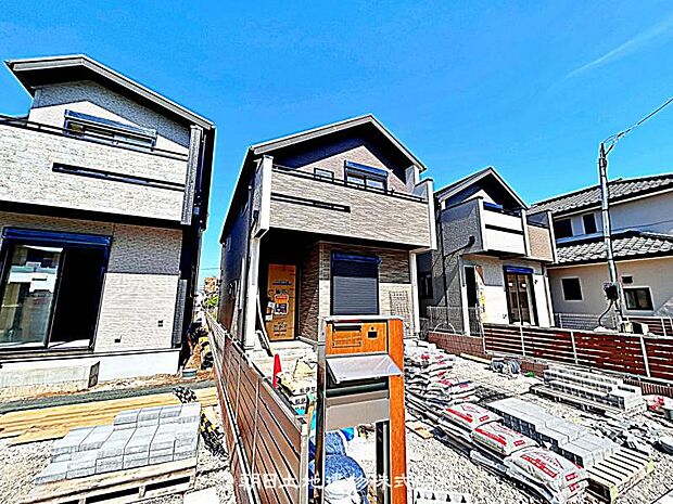 現在建築中の現場で工事進行中です。現地写真(2026年5月11日)をご覧ください。
